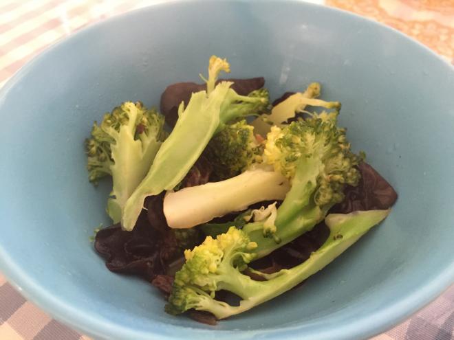 黑木耳炒西兰花