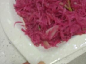 放入调味料进行调味，翻炒出锅