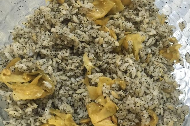 黑芝麻酱油拌饭
