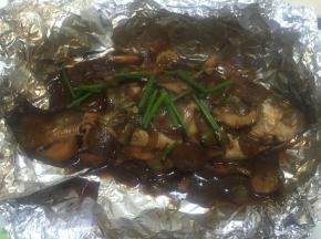 待香气飘出，出锅，打开锡纸，加上葱花点缀。