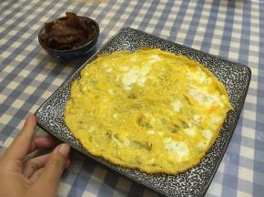 煎熟，两面金黄，出锅即可，可配小食作为早餐