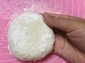 将面粉和好，醒面20分钟