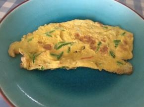 煎熟，表面金黄，出锅即可食用，也可切片。