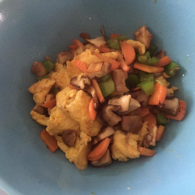 香菇胡萝卜炒蛋