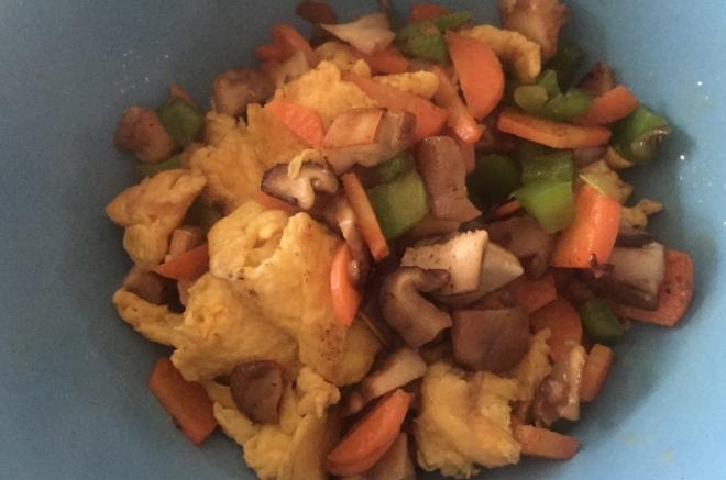 香菇胡萝卜炒蛋