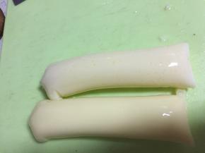 拿出日本豆腐，切成厚片