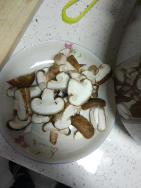 控干水分的香菇切片