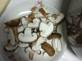 控干水分的香菇切片