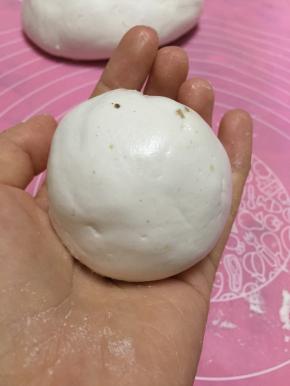 包住，用手搓圆