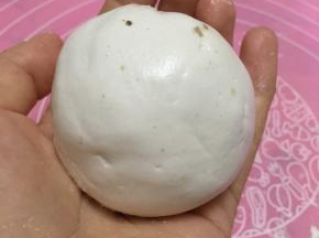 包住，用手搓圆
