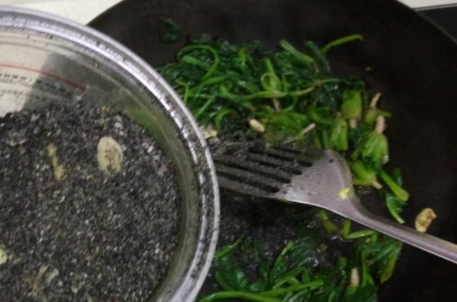 黑芝麻碎炒菠菜