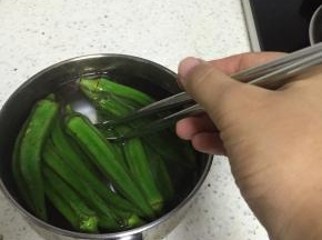 捞出后放入冷水中浸一下