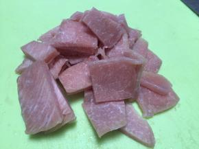 将洋葱、大葱、猪肉切片