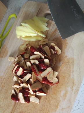 红枣清洗干净切片