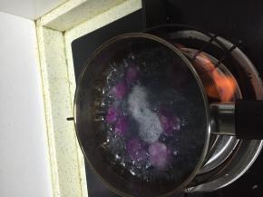 现吃的，可以将水煮沸，将芋圆放入