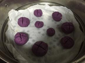 将包好的包子置于笼屉上