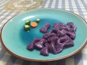 煮熟捞出，置于盘中，即可以食用，口味甘甜劲道