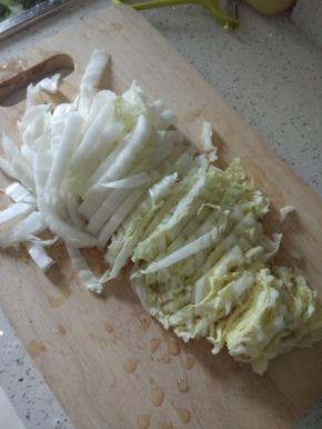 将白菜切细条