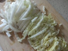 将白菜切细条
