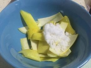 加入白糖腌制2天