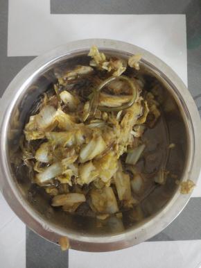 待粉条酱锅内的水分吸收的差不多,变软之后就可以出锅啦