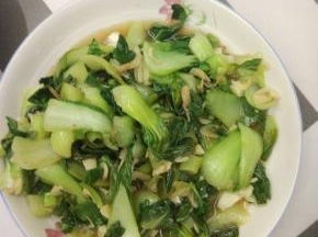 放入适量的酱油,醋耗油