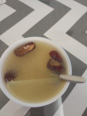 小火煮待鸡蛋成型之后即可出锅