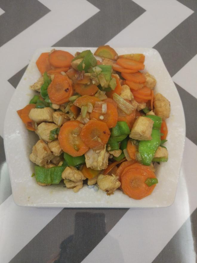 胡萝卜炒鸡胸肉