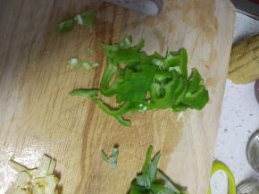 青椒清洗干净切丝