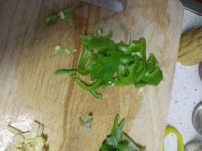 青椒清洗干净切丝