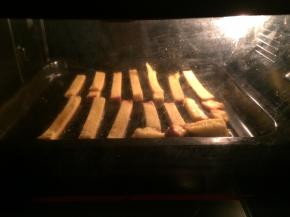 烤箱150度15分钟，看到所有面包边表面变金黄即可出炉。