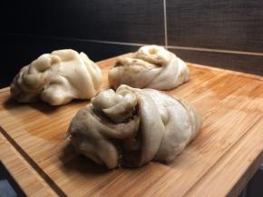 二次醒发30分钟左右至面团变大，上蒸锅中火蒸15分钟即可