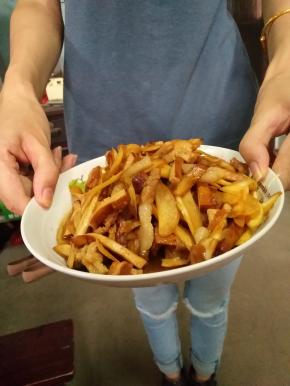 3分钟后放入少许味精，出锅盛盘