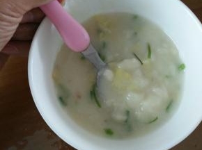 慢慢烧开，放盐，撒入葱花，然后几分钟后出锅即可