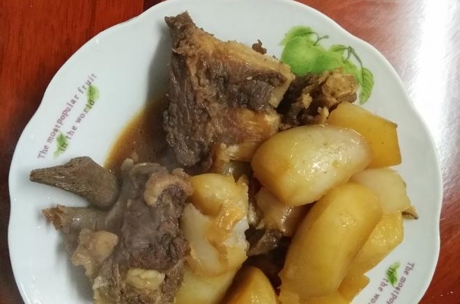 牛排炖萝卜