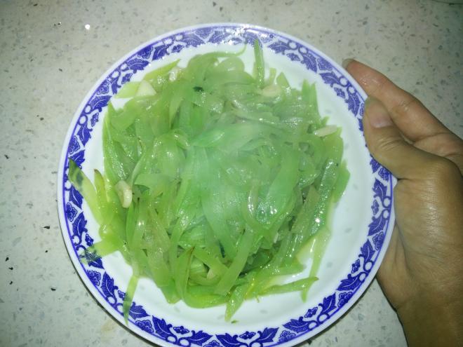 清炒莴笋