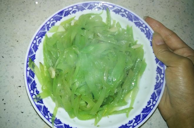 清炒莴笋