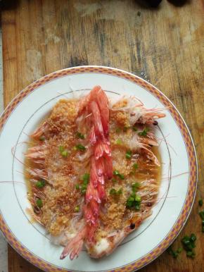 出锅盛盘，撒上葱花，浇上热油即可