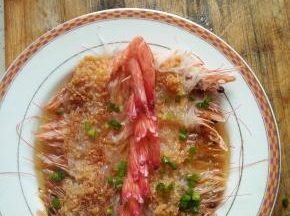 出锅盛盘，撒上葱花，浇上热油即可