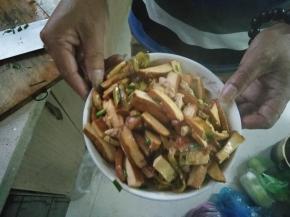 2分钟后，出锅盛盘即可