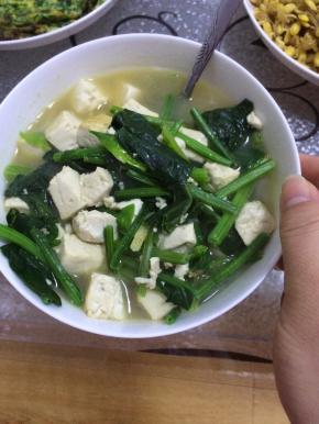 开锅一分钟左右。即可出锅