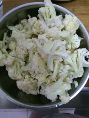 菜花清洗干净掰成块状