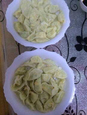 煮几分钟左右水饺熟，出锅。
