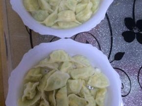 煮几分钟左右水饺熟，出锅。