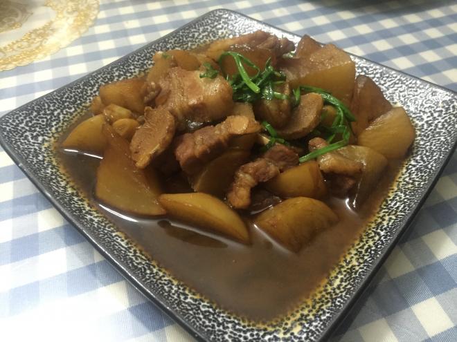 萝卜炖五花肉