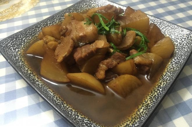 萝卜炖五花肉