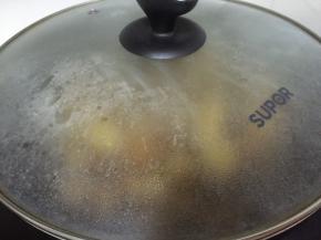 焖煮20分钟左右，至肉和萝卜烂