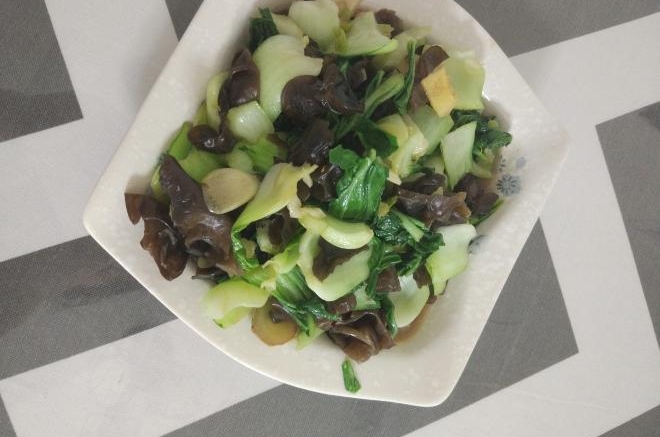 木耳炒油菜