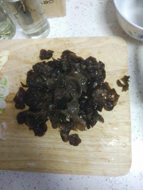 木耳油菜，切好