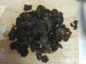 木耳油菜，切好